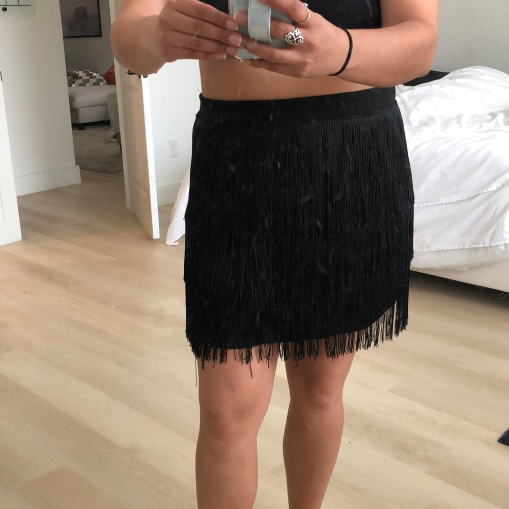 Frayed tassel black skirt